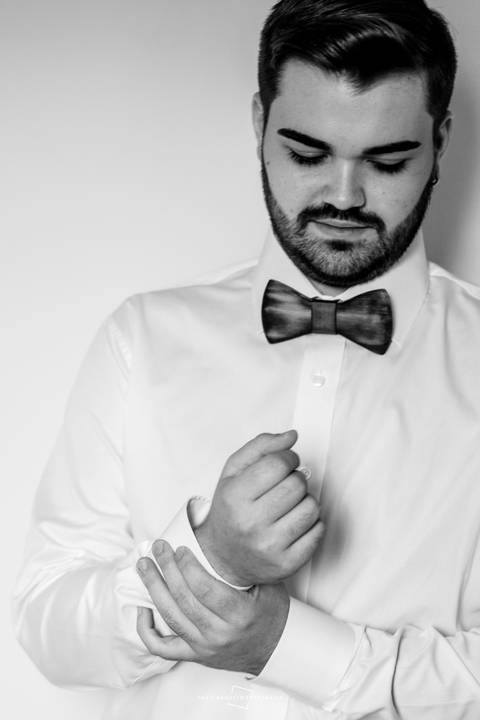 Noivo se arrumando para o grande dia'