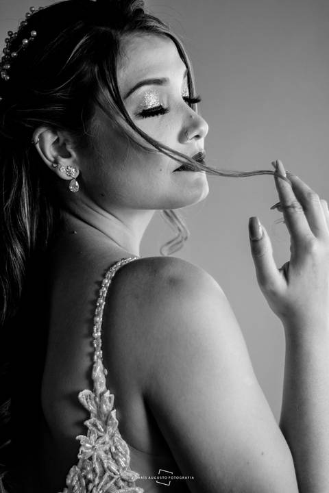 Retrato da noiva com vestido Bárbara Boutique'