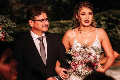 Entrada da noiva com seu pai'