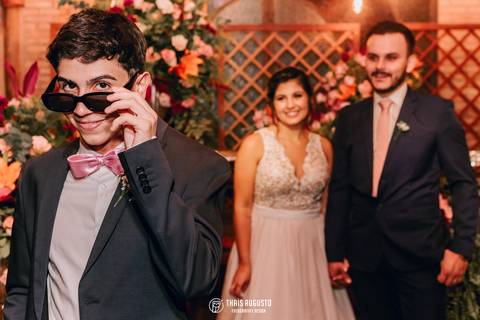 retrato dos noivos com irmão'