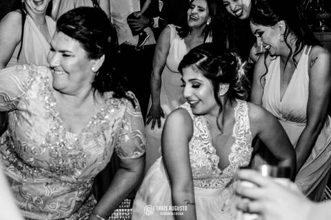 balada animada de casamento noiva dançando'