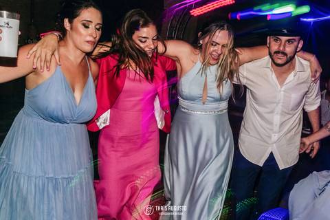 balada animada de casamento'