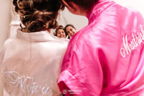 Retratos da noiva com madrinhas'