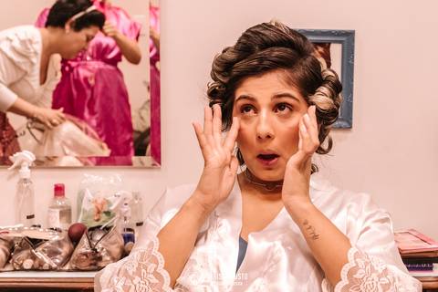 Retratos da noiva emocionada'