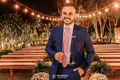 Noivo na cerimônia'