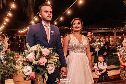 noivos na cerimônia'