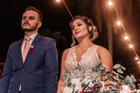 noivo e noiva na cerimônia'