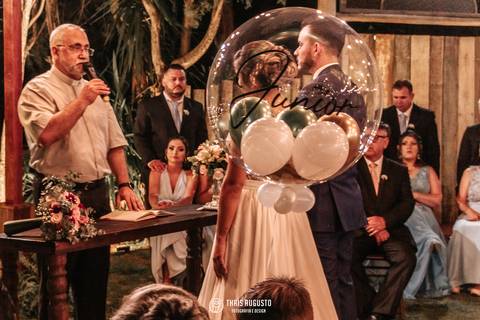 noivo e noiva na cerimônia'