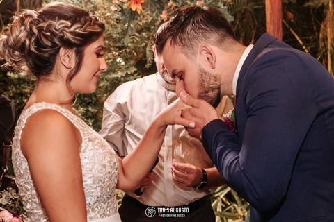 noivo e noiva na cerimônia'