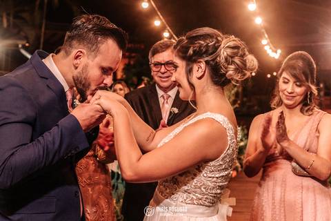 noivo e noiva na cerimônia'