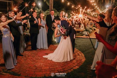 saída dos noivos sparkles'