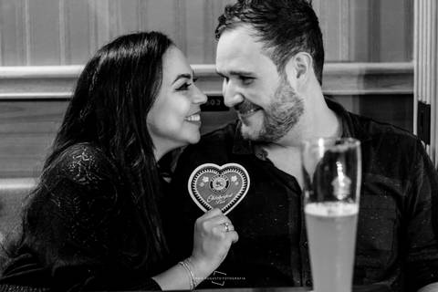 Fotógrafa do interior de São Paulo Thais Augusto faz ensaio em bar na grande são Paulo, cervejaria'