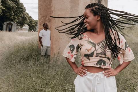 ensaio divertido de casais na ferroviária abandonada em araraquara Thais Augusto Fotografia @ape372terreo araraquara-sp @tagdecasamento @thaisaugustofotografia'