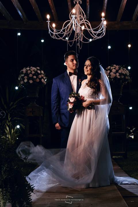 retrato dos noivos no final da festa'