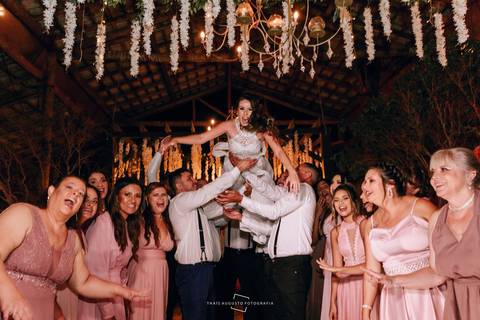 noiva jogada para cima'