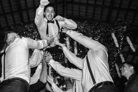 noivo jogado para cima'