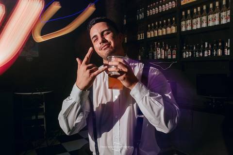 noivo curtindo a balada'