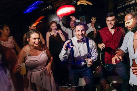 noivo dançando Thriller'