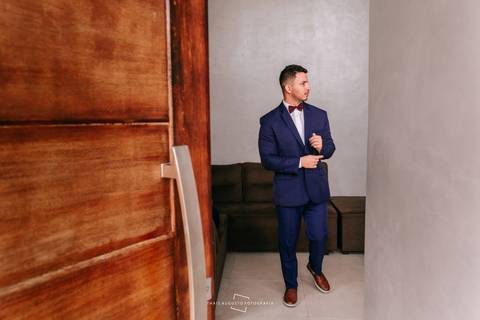 Noivo pronto para o casamento'