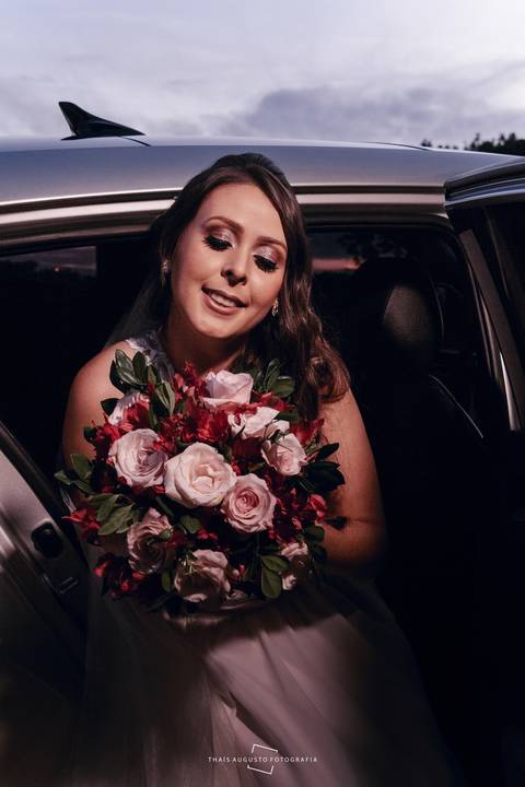 retrato da noiva no carro'