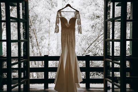 Casamento Rústico Boho Chic Petrópolis Pousada Recanto dos Pinheiros Vestido Noiva Inspiração Noivos Gravata Borboleta Noivo Padrinhos Madrinhas de Casamento Vestido de Madrinha Pousada para se Casar Petrópolis Rio de Janeiro Ensaio Casal Making of Noiva'