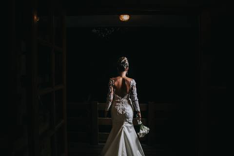 Casamento Rústico Boho Chic Petrópolis Pousada Recanto dos Pinheiros Vestido Noiva Inspiração Noivos Gravata Borboleta Noivo Padrinhos Madrinhas de Casamento Vestido de Madrinha Pousada para se Casar Petrópolis Rio de Janeiro Ensaio Casal Making of Noiva'