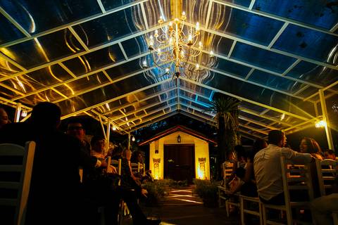 Casamento Rústico Boho Chic Petrópolis Pousada Recanto dos Pinheiros Vestido Noiva Inspiração Noivos Gravata Borboleta Noivo Padrinhos Madrinhas de Casamento Vestido de Madrinha Pousada para se Casar Petrópolis Rio de Janeiro Ensaio Casal Making of Noiva'