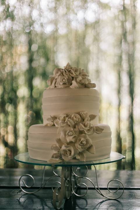 Casamento Rústico Boho Chic Petrópolis Pousada Recanto dos Pinheiros Vestido Noiva Inspiração Noivos Gravata Borboleta Noivo Padrinhos Madrinhas de Casamento Vestido de Madrinha Pousada para se Casar Petrópolis Rio de Janeiro Ensaio Casal Making of Noiva'