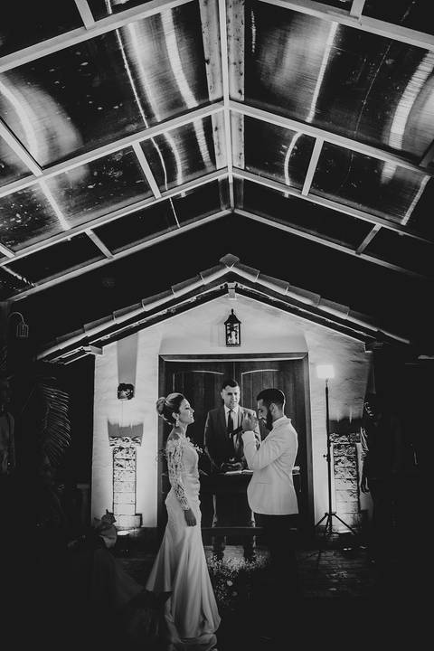 Casamento Rústico Boho Chic Petrópolis Pousada Recanto dos Pinheiros Vestido Noiva Inspiração Noivos Gravata Borboleta Noivo Padrinhos Madrinhas de Casamento Vestido de Madrinha Pousada para se Casar Petrópolis Rio de Janeiro Ensaio Casal Making of Noiva'