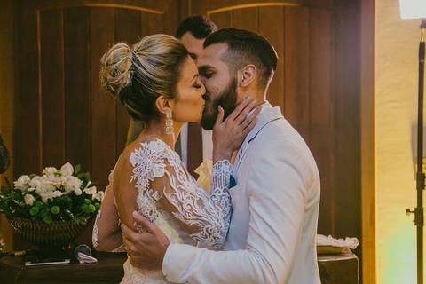 Casamento Rústico Boho Chic Petrópolis Pousada Recanto dos Pinheiros Vestido Noiva Inspiração Noivos Gravata Borboleta Noivo Padrinhos Madrinhas de Casamento Vestido de Madrinha Pousada para se Casar Petrópolis Rio de Janeiro Ensaio Casal Making of Noiva'