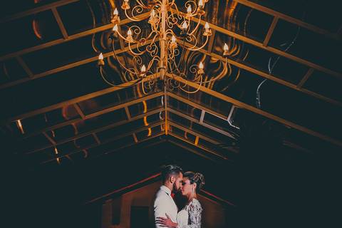 Casamento Rústico Boho Chic Petrópolis Pousada Recanto dos Pinheiros Vestido Noiva Inspiração Noivos Gravata Borboleta Noivo Padrinhos Madrinhas de Casamento Vestido de Madrinha Pousada para se Casar Petrópolis Rio de Janeiro Ensaio Casal Making of Noiva'