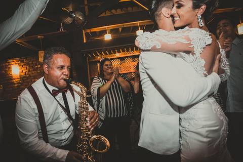 Casamento Rústico Boho Chic Petrópolis Pousada Recanto dos Pinheiros Vestido Noiva Inspiração Noivos Gravata Borboleta Noivo Padrinhos Madrinhas de Casamento Vestido de Madrinha Pousada para se Casar Petrópolis Rio de Janeiro Ensaio Casal Making of Noiva'