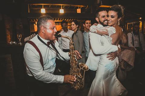 Casamento Rústico Boho Chic Petrópolis Pousada Recanto dos Pinheiros Vestido Noiva Inspiração Noivos Gravata Borboleta Noivo Padrinhos Madrinhas de Casamento Vestido de Madrinha Pousada para se Casar Petrópolis Rio de Janeiro Ensaio Casal Making of Noiva'