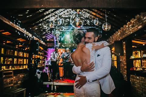 Casamento Rústico Boho Chic Petrópolis Pousada Recanto dos Pinheiros Vestido Noiva Inspiração Noivos Gravata Borboleta Noivo Padrinhos Madrinhas de Casamento Vestido de Madrinha Pousada para se Casar Petrópolis Rio de Janeiro Ensaio Casal Making of Noiva'