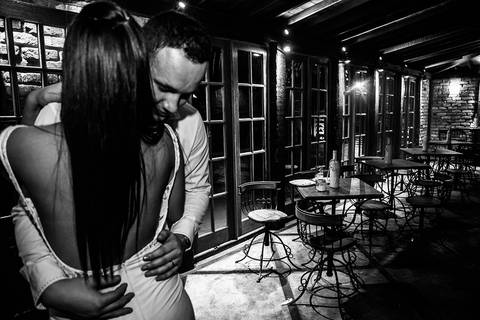 Casamento Rústico Boho Chic Petrópolis Pousada Recanto dos Pinheiros Vestido Noiva Inspiração Noivos Gravata Borboleta Noivo Padrinhos Madrinhas de Casamento Vestido de Madrinha Pousada para se Casar Petrópolis Rio de Janeiro Ensaio Casal Making of Noiva'