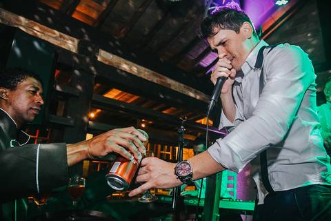 Casamento Rústico Boho Chic Petrópolis Pousada Recanto dos Pinheiros Vestido Noiva Inspiração Noivos Gravata Borboleta Noivo Padrinhos Madrinhas de Casamento Vestido de Madrinha Pousada para se Casar Petrópolis Rio de Janeiro Ensaio Casal Making of Noiva'