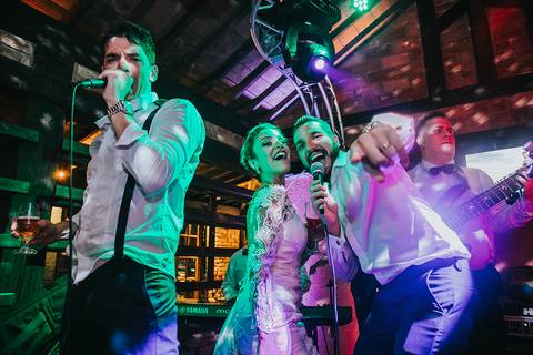 Casamento Rústico Boho Chic Petrópolis Pousada Recanto dos Pinheiros Vestido Noiva Inspiração Noivos Gravata Borboleta Noivo Padrinhos Madrinhas de Casamento Vestido de Madrinha Pousada para se Casar Petrópolis Rio de Janeiro Ensaio Casal Making of Noiva'