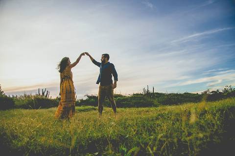 Ensaio Pre Casamento Ensaio  de Casal Cabo Frio Noivos RJ Destination Wedding Bairro da Passagem Praia das Conchas Canal Cabo Frio Fotos Casal '