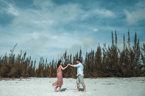 Ensaio Pre Casamento Ensaio  de Casal Cabo Frio Noivos RJ Destination Wedding Bairro da Passagem Praia das Conchas Canal Cabo Frio Fotos Casal '