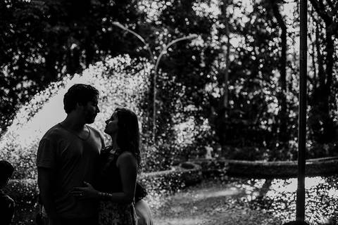 Ensaio de Casal Horto Botânico de Niterói Horto do Fonseca Pre Wedding Praia Adão e Eva Fortaleza de Santa Cruz Niterói Fotos de Casal Casal no Mar Casamento de Dia Ensaio na Praia '