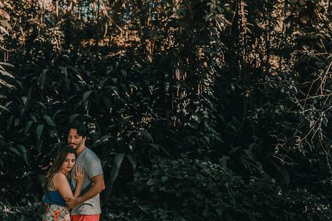 Ensaio de Casal Horto Botânico de Niterói Horto do Fonseca Pre Wedding Praia Adão e Eva Fortaleza de Santa Cruz Niterói Fotos de Casal Casal no Mar Casamento de Dia Ensaio na Praia '