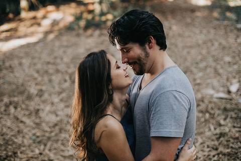 Ensaio de Casal Horto Botânico de Niterói Horto do Fonseca Pre Wedding Praia Adão e Eva Fortaleza de Santa Cruz Niterói Fotos de Casal Casal no Mar Casamento de Dia Ensaio na Praia '