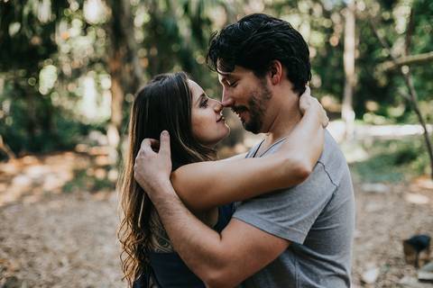 Ensaio de Casal Horto Botânico de Niterói Horto do Fonseca Pre Wedding Praia Adão e Eva Fortaleza de Santa Cruz Niterói Fotos de Casal Casal no Mar Casamento de Dia Ensaio na Praia '