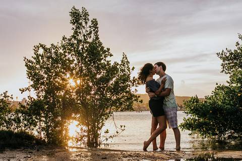 Ensaio Casal Cabo Frio Rua da Passagem Praia do Japones Canal de Cabo Frio Pre Casamento Casal Ensaio na Praia Ensaio Picnic'