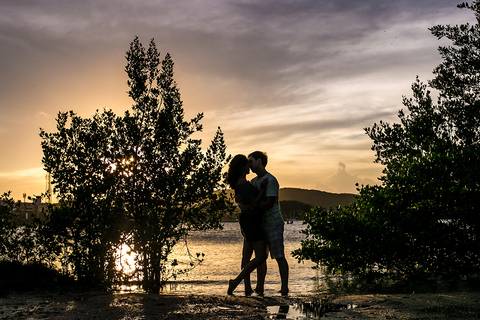 Ensaio Casal Cabo Frio Rua da Passagem Praia do Japones Canal de Cabo Frio Pre Casamento Casal Ensaio na Praia Ensaio Picnic'