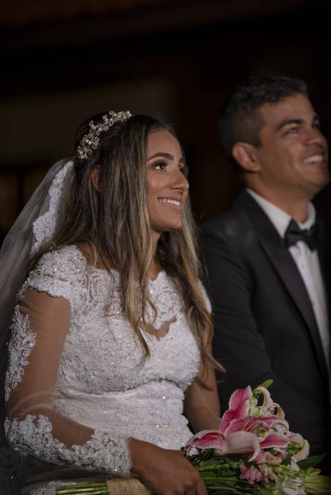 noiva feliz'