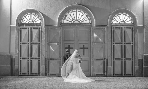 entrada da noiva na igreja '