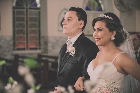 noivos no altar'