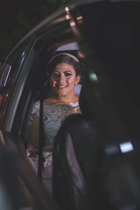noiva (Camila) no carro'