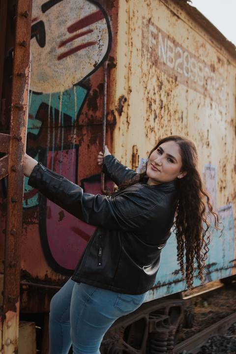 Ensaio Externo de Debutante 15 Anos na Praca da Estacao em Matozinhos MG e no Sítio Recanto do Johnys em Capim Branco MG'